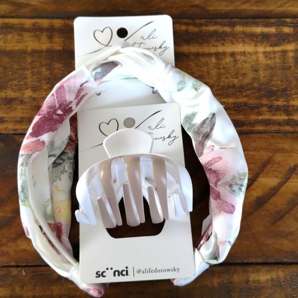 Accessory Lot - Picture 6 of 7